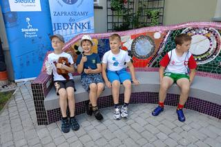 Nowa ławka Gaudiego została uroczyście odsłonięta podczas Pikniku Rodzinnego 2024 w siedleckiej Jedynce