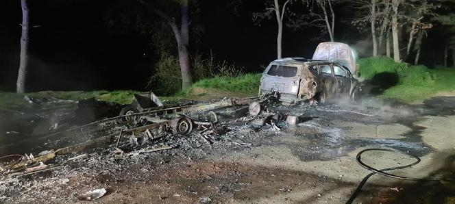 Pożar przyczepy kempingowej i samochodu w powiecie gostyńskim