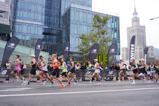 Uczestnicy biegu Nice To Fit You Warszawska Dycha 2025 na trasie