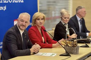 Wojewoda i różdżki.