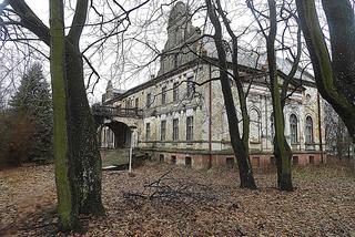 Opuszczony pałac na Dolnym Śląsku! Jego wnętrza PRZERAŻAJĄ! [ZDJĘCIA]