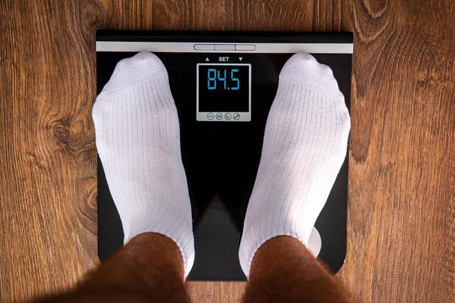Dietetyczka wskazuje 5 błędów, przez które waga skacze. Kiedy najlepiej się ważyć?