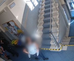 Dramat w Pszczynie. 5-latek w samej piżamie i skarpetkach błąkał się po ulicach