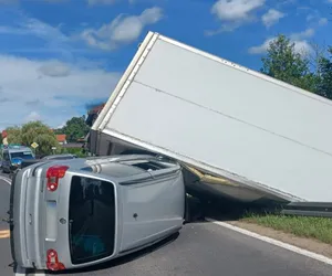 Wypadek pod Olsztynem. Jedna osoba w szpitalu