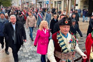 11 listopada. Narodowe Święto Niepodległości w Lublinie. Sprzedawca flag: Z poczucia patriotyzmu nie podwyższałem cen