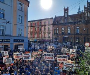 Czarna manifestacja kibiców Ruchu Chorzów