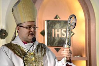 Bp Śmigiel: przypomnienia i ciągłego wprowadzania w życie domaga się nauczanie św. Jana Pawła II o Kościele, o rodzinie i małżeństwie