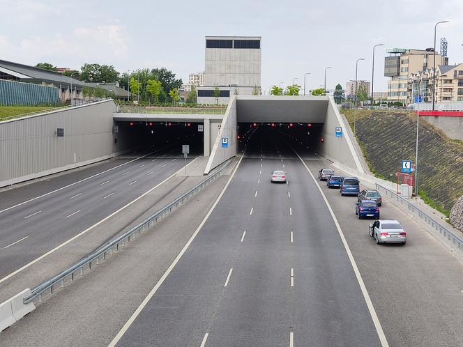 Strażacy zamknęli tunel Południowej Obwodnicy Warszawy. "Trwa sprawdzanie obiektu"