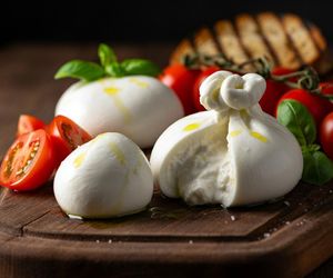 Magia mozzarelli i burraty - który ser skradnie Twoje serce?