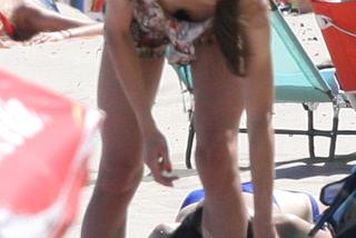 Marta pręży się na plaży
