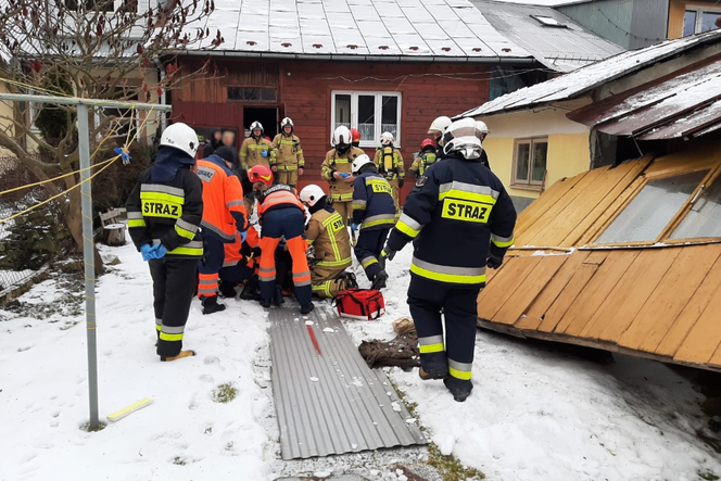 POTĘŻNY HUK w Muszynie! Eksplozja WYRWAŁA ŚCIANĘ budynku! POPARZONY mężczyzna trafił do szpitala 