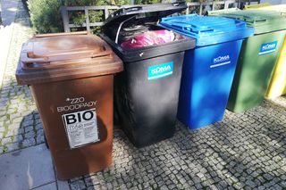 Spora część miasta tonie w śmiechach