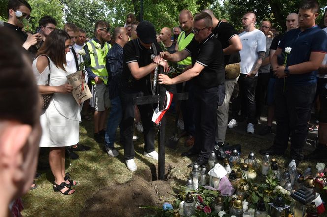 Marsz Milczenia dla Klaudii w Toruniu. „Niech nasza cisza przemówi głośniej niż słowa” [GALERIA]
