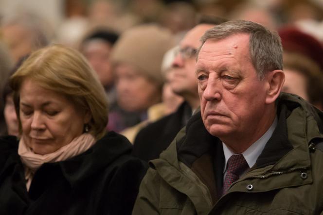 CAŁY PIS MODLI SIĘ ZA MAMĘ PREZESA