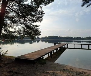 Spokojne wrześniowe popołudnie nad Jeziorem Bialskim w Białce