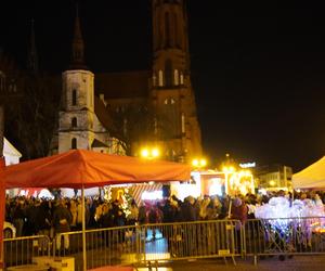 Ciężarówka Coca-cola w Białymstoku! Świąteczna atrakcja przyciągnęła tłumy mieszkańców na Rynek Kościuszki