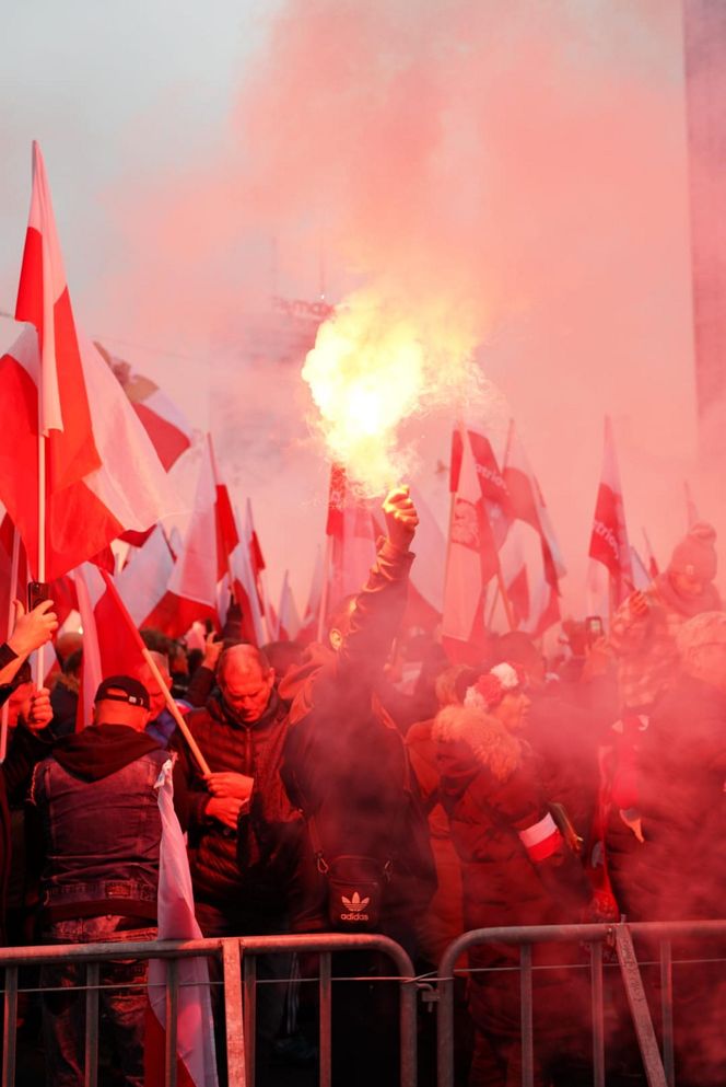Marsz Niepodległości 2025 na żywo. Relacja z Warszawy. "Chcę zobaczyć Polskę samodzielną i niezakompleksioną"