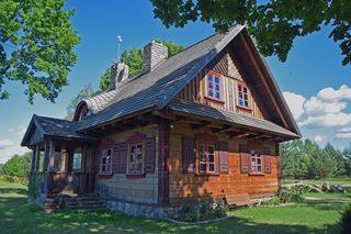 Za mało się remontuje, za mało się naprawia, za dużo burzy. Architekt z Mazur o ukrytej wartości starych chałup