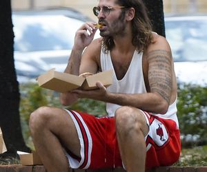 Radzimir Dębski umówił się ze znajomymi na burgera