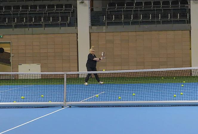 Maryla Rodowicz gra w tenisa