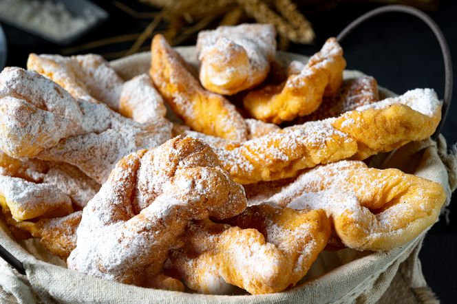 Faworki bez stresu – najłatwiejszy przepis na chrupiące, złociste cuda w kilka chwil