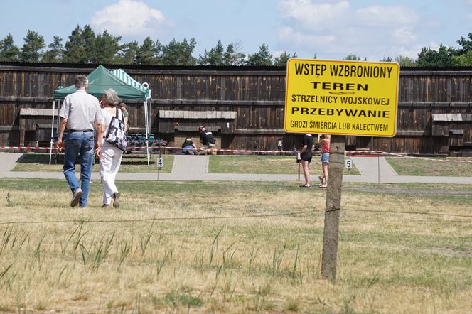 Piknik strzelecki w Bydgoszczy. Tłumy miłośników broni na strzelnicy garnizonowej [ZDJĘCIA]