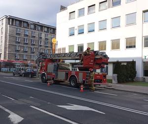 Pożar sadzy w budynku „Sanitasu” w Lublinie. Interweniowały cztery zastępy strażaków