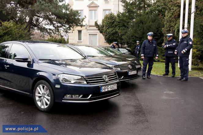 12 nieoznakowanych Volkswagenów Passatów dla policji