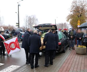 Pogrzeb Jana Furtoka w Katowicach. Tłumy kibiców i działaczy żegna legendę GKS Katowice