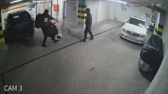 SZOK! Złodzieje urządzili sobie tańce podczas plądrowania garażu! Wszystko się nagrało