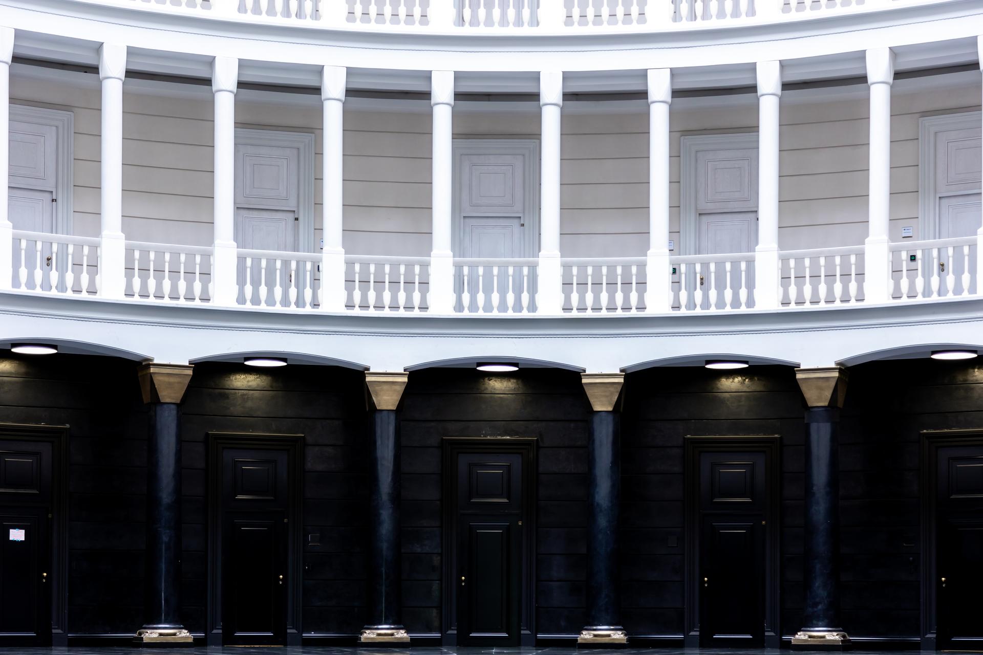 W trakcie przebudowy Ufficio Primo architekci na nowo zaprojektowali drzwi wejściowe 