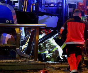 Tragiczny wypadek we Wrocławiu. Autokar wjechał w przejście podziemne. Nie żyje kierowca [ZDJĘCIA, NAGRANIA]