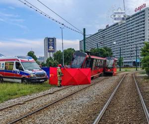 Tramwaj wykoleił się w Katowicach! Motorniczy walczy o życie. Wiele osób rannych [ZDJĘCIA]