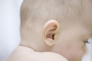 Czyszczenie uszu niemowlaka: odczarowujemy mity