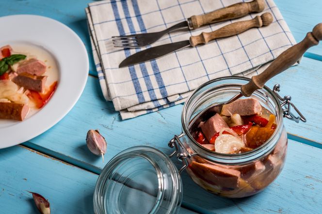 Czeskie utopence, czyli marynowane parówki: przekąska do piwa