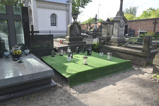 Zburzyli grób Piotra Woźniaka Staraka