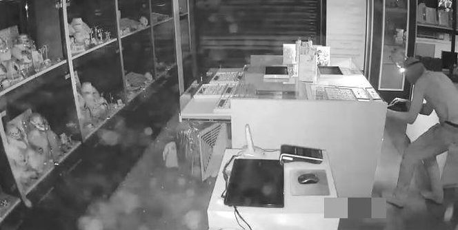 Kradzież w Rzeszowie, jak z filmu akcji. Złodziej wszedł szybem, nie zostawił śladu