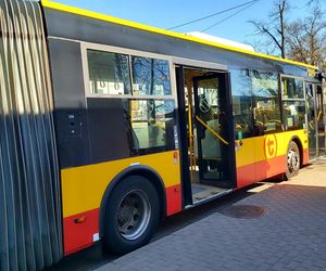 25-latek zrobił z autobusu toaletę. Obok telefony, szklana fifka i wielki nóż