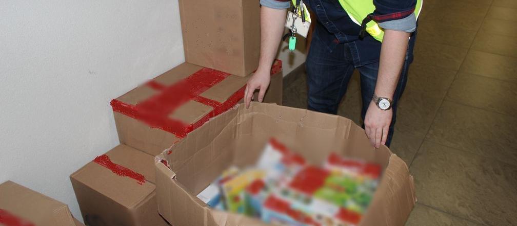 Mężczyzna z Lipna uciekał przed policją, pchając ogromny wózek. W środku były... puzzle!