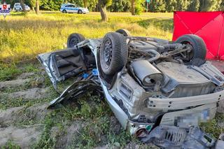 Toyota kompletnie zmiażdżona. Dach złożył się jak harmonijka. Kierowca nie miał szans