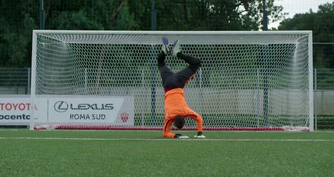 Wojciech Szczęsny i koledzy z AS Roma trenują... breakdance!