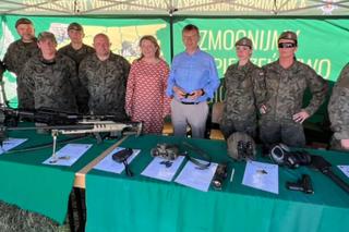 Rodzinny Piknik Lotniczy w Gryźlinach 2023. Lotnicy-akrobaci zachwycili publiczność