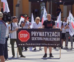 Protest pracowników PKP Cargo we Wrocławiu. Pracę ma stracić prawie 400 osób 