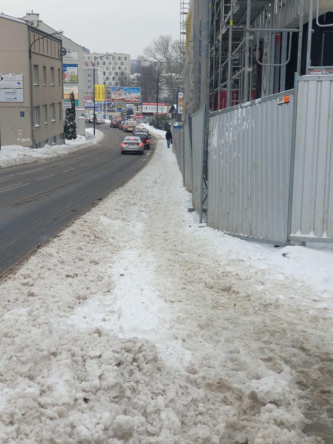 Na lubelskich chodnikach zalega śnieg