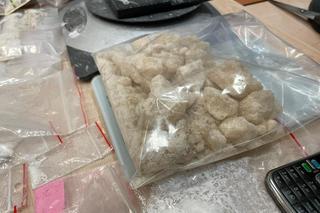Ponad kilogram narkotyków w piwnicy i aucie! Policja zatrzymała 40-latka z Bydgoszczy [ZDJĘCIA]