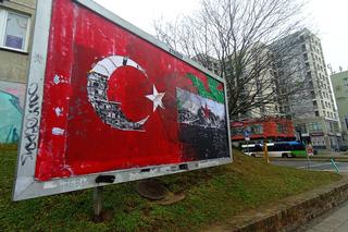 Mural - solidarność z ofiarami trzęsienia ziemi w Turcji i Syrii