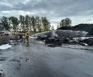 Pożar przetwórni opon pod Lubartowem! Mieszkańcy proszeni o pozostanie w domach