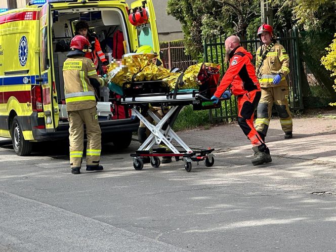 Dramat rodzinny w Piastowie? Córka zaatakowała swoją mamę. Nieoficjalnie: ugodziła ją nożem