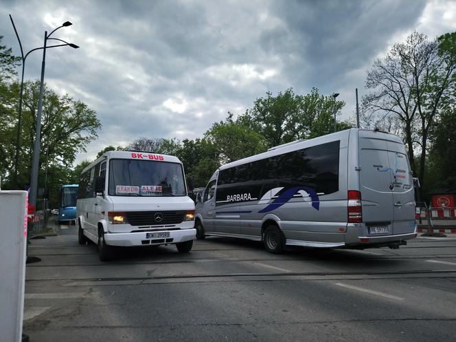 "Apokalipsa" na Al. Trzech Wieszczów. Rozkopane ulice, horror na drogach