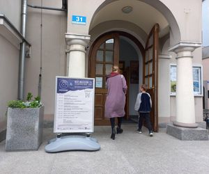 Trwa Noc Muzeów w Lesznie. Od wystawy o praniu i bieliźniarce, przez komiks po żużel